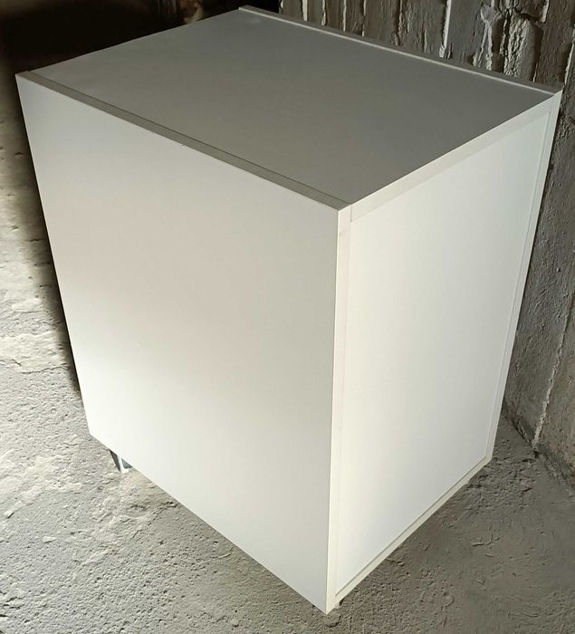 szafka na kółkach z czteroma szufladami