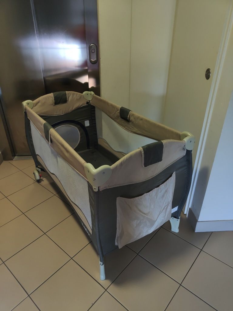 BabyOno Łóżeczko Turystyczne Proste Oliwkowe Zielone  z materacykiem
