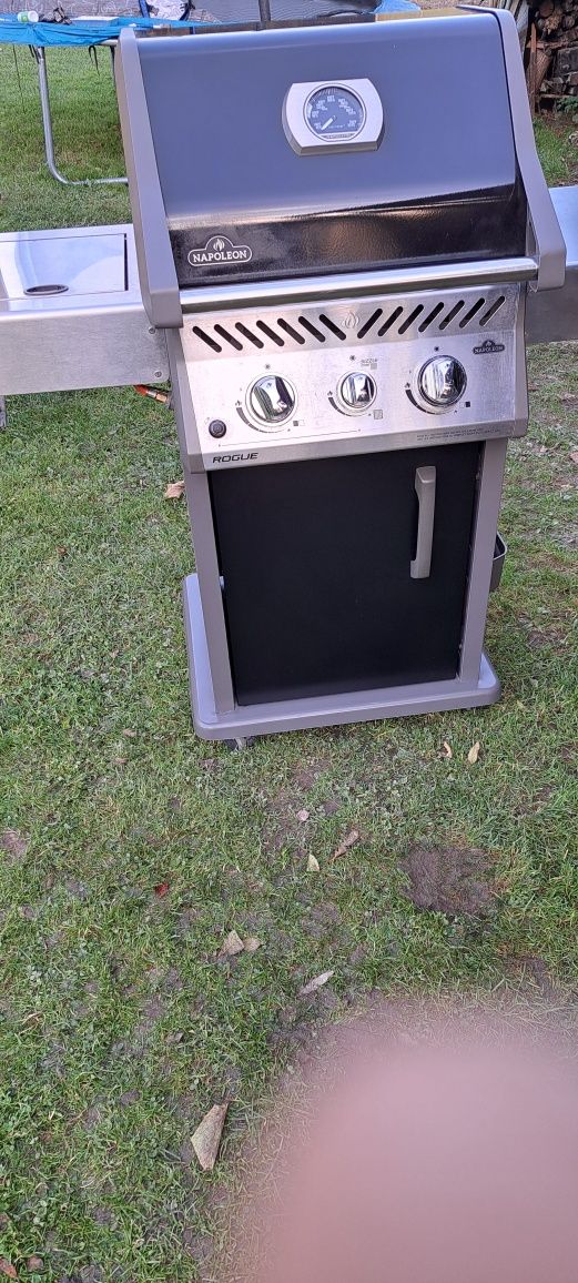 Grill gazowy napoleon rogue