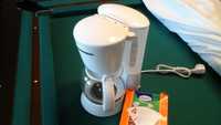 Máquina de café de filtros e torradeira