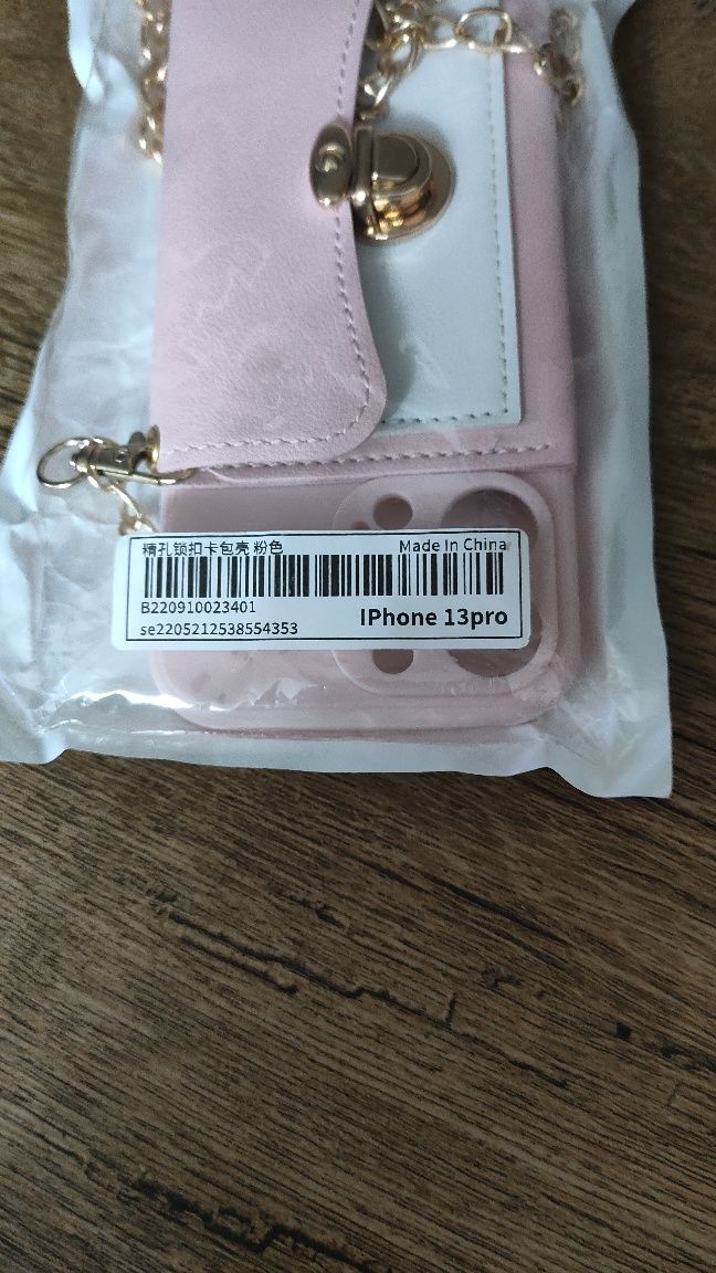 Nowe śliczne etui do iPhone 13 pro z odpinanym łańcuszkiem .