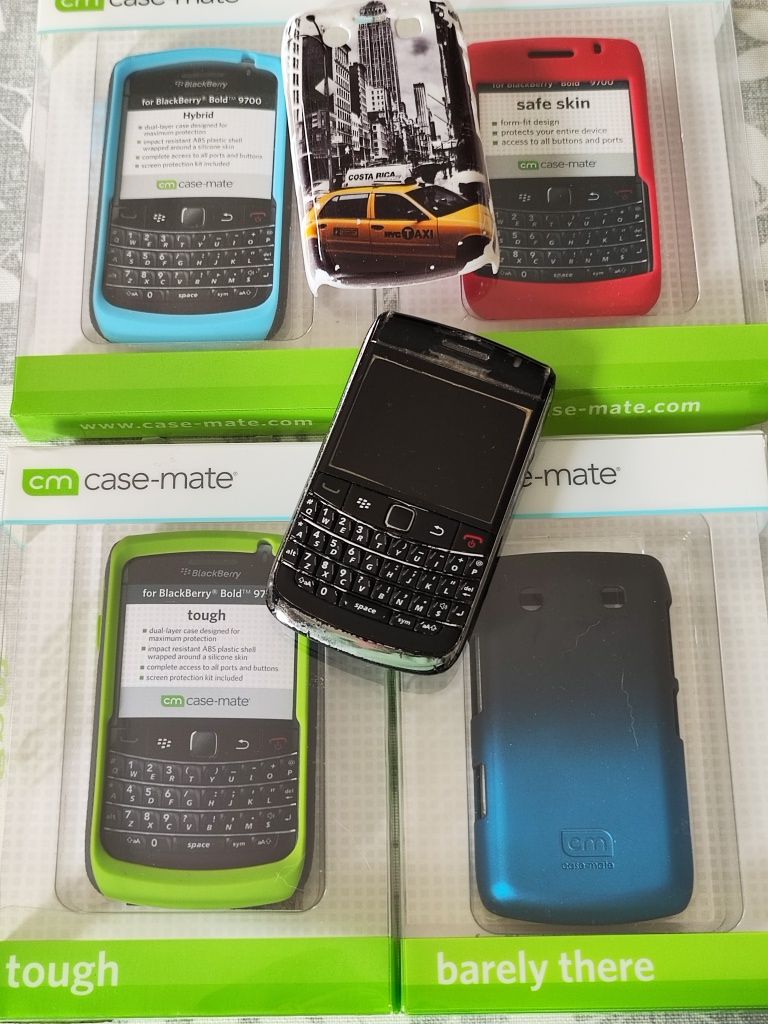 Blackberry 9700 com várias capas