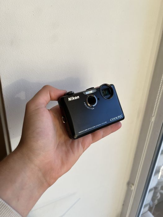 Nikon PJ1100 (з вбудованим проектором)