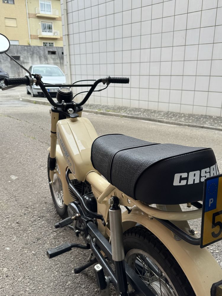 Motorizada Casal Boss 83