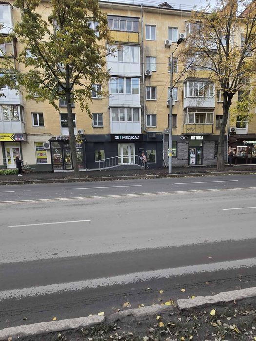 Продам комерційне приміщення Київська 86