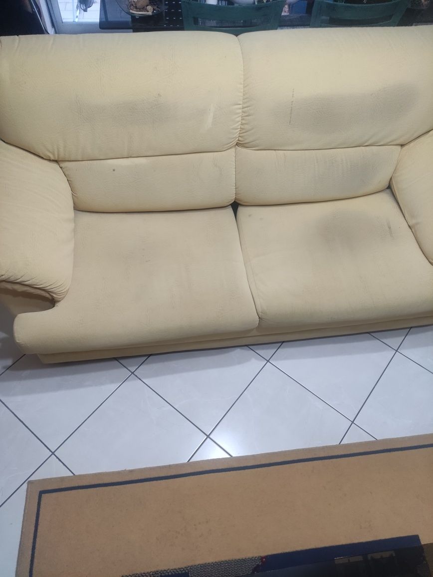 Vende-se  2 sofás de 3 lugares