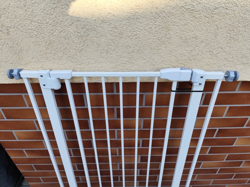 Wysoka biała bramka dla psów Tiaki 104 cm wys.