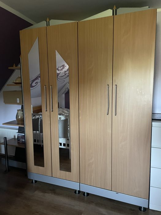 Dwie duze szafy i regał