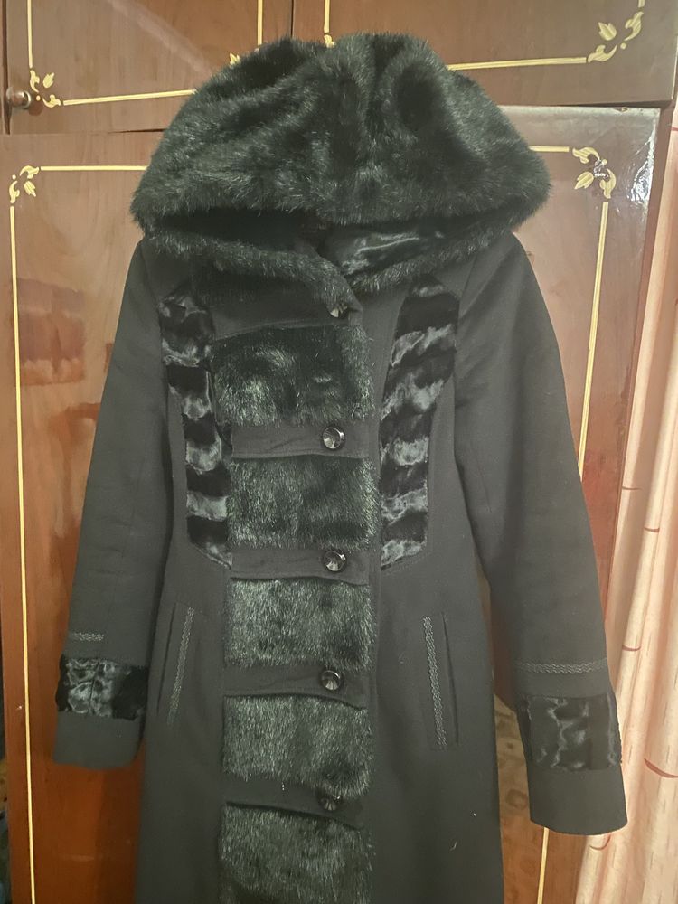 Продам пальто зимнее в хорошем состояние