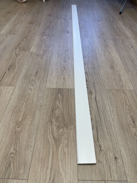 Новий Плінтус білий для підлоги