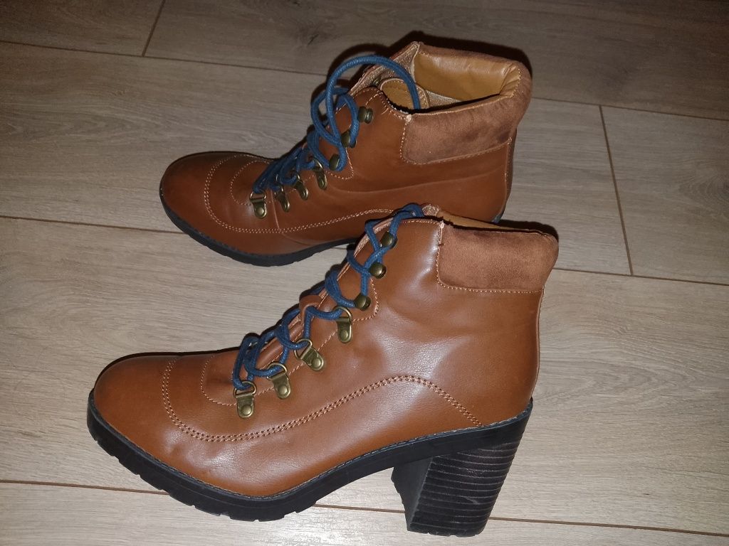Botki, buty na słupku