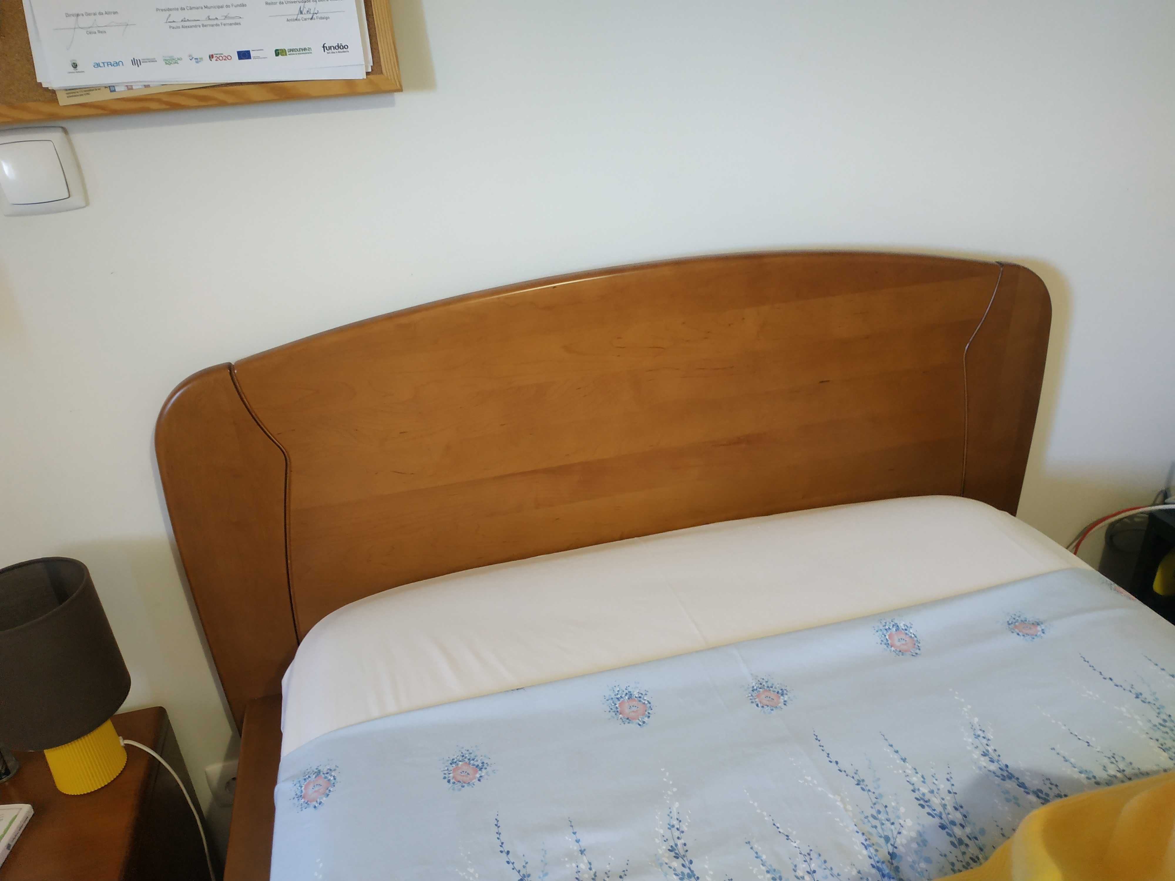 Cama individual cerejeira