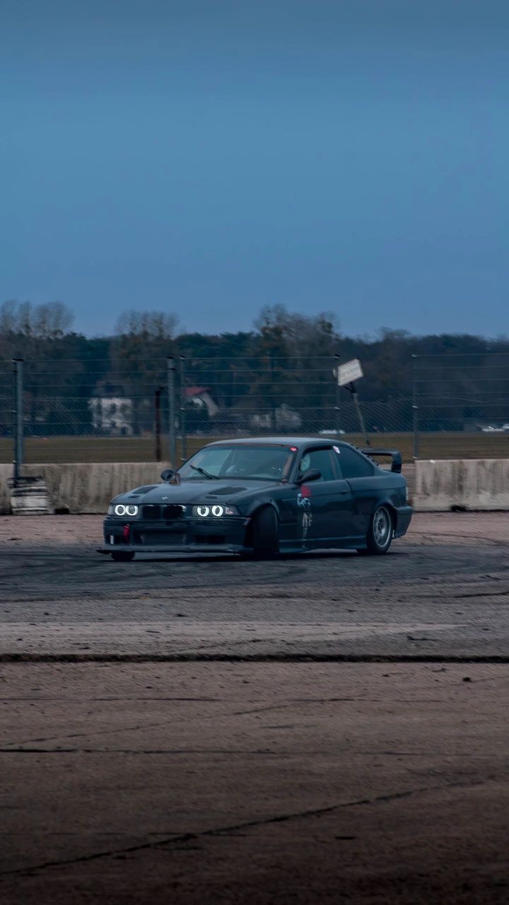 Sprzedam E36 Coupe do driftu 300km! Klatka, kubły, skręt!