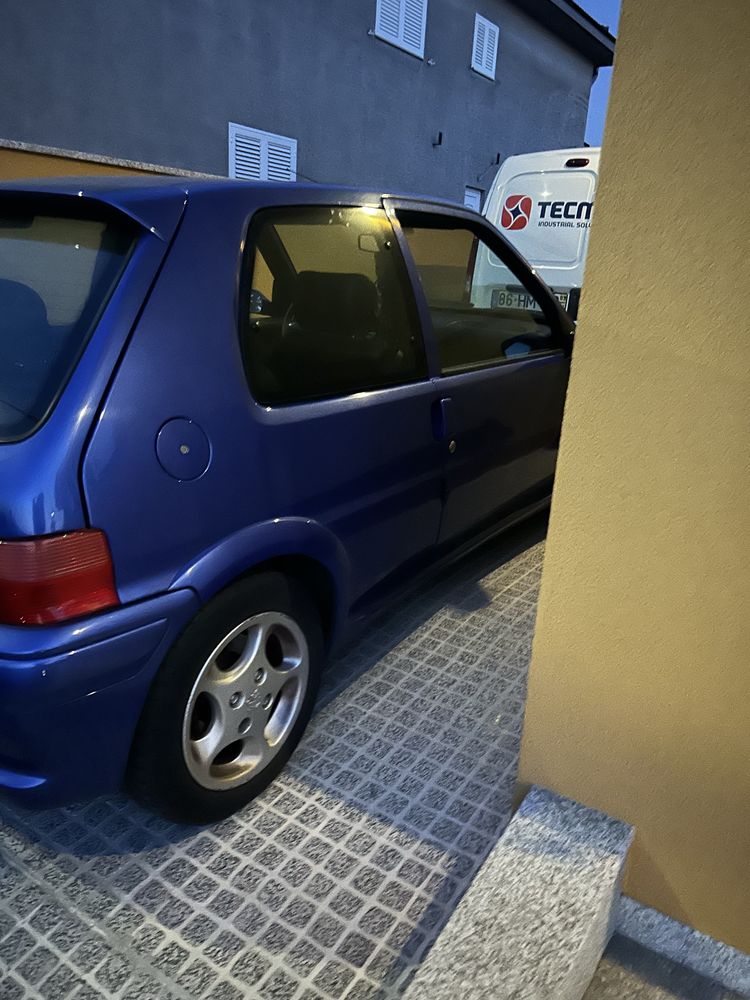 Vendo peugeot 106 xsi 1600 celindrada com apenas 142000k panela inox.