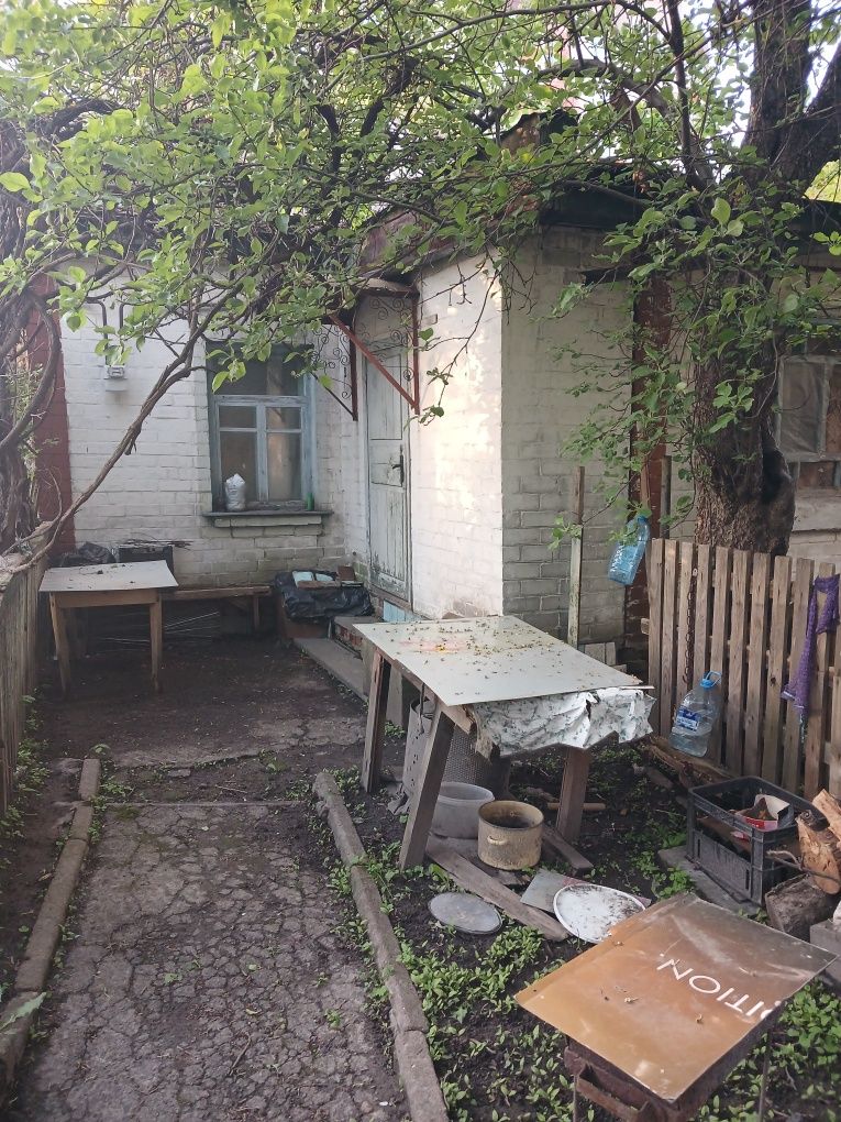 Продам  пол дома 19я школа