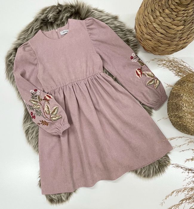 сукня з вишивкою для дівчинки 128,134,140,146,152