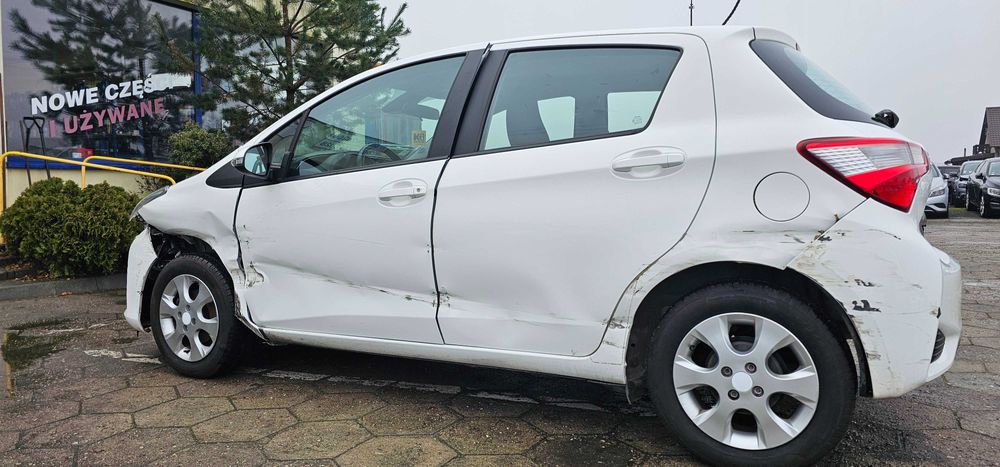 Toyota Yaris 1.0 72 Km Klima Navi Kamera Cofania Niski Przebieg