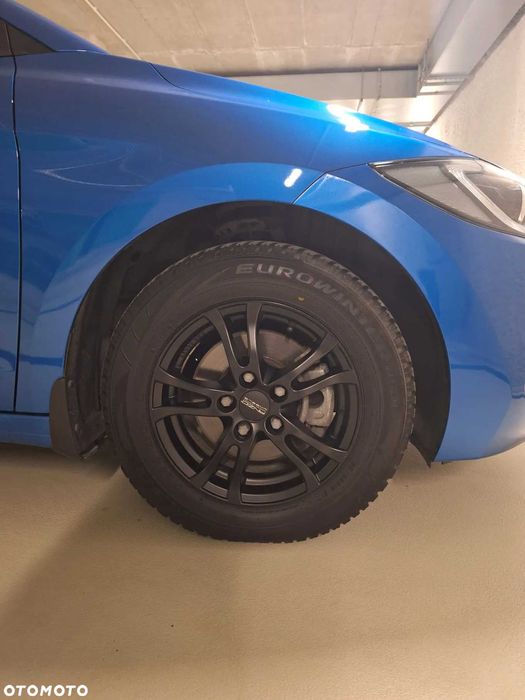 Czarne alufelgi Anzio 5x114.3 i opony zimowe Falken 195/65R15 91T