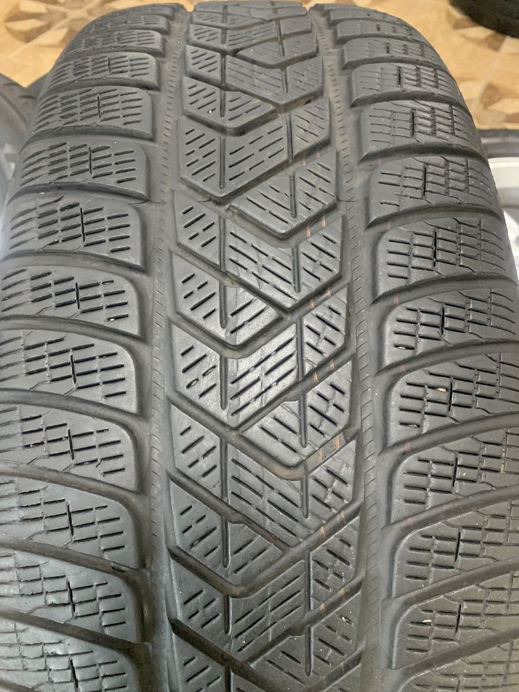 Диски R18 5/112 з зимніми шинами 235/60/18 Pirelli