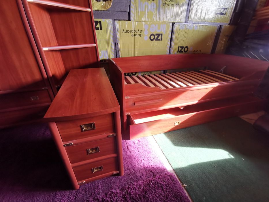 Łóżko podwójne, z szafką