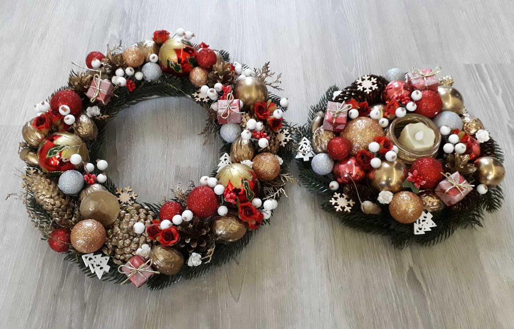 Різдвяний віночок та підсвічник