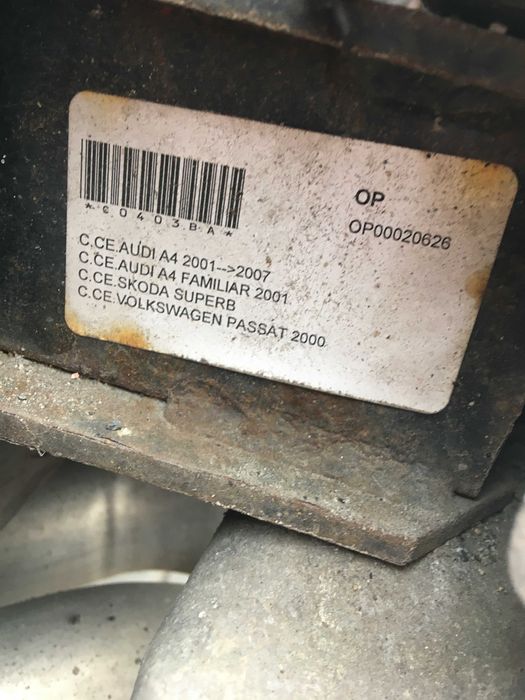 AUDI A4 B7 kombi-sedan  belka Pod zderzak tył stan idealny