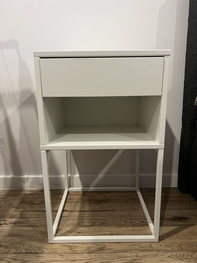 Biala szafka nocna Ikea