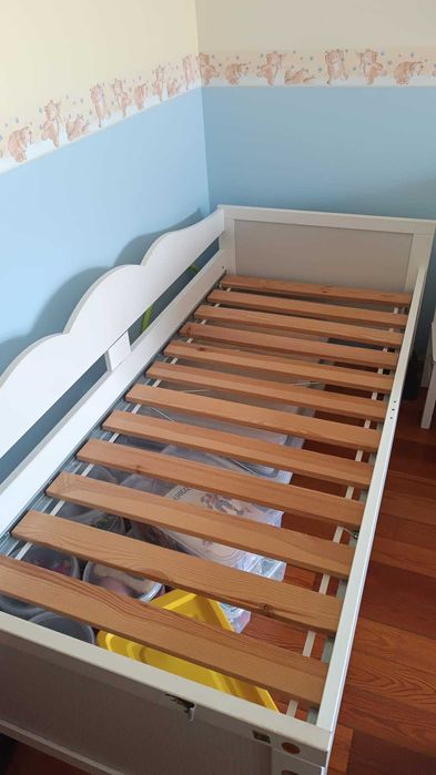Cama de criança Hensvik IKEA com ripas, e colchão. 70X160 Bom estado