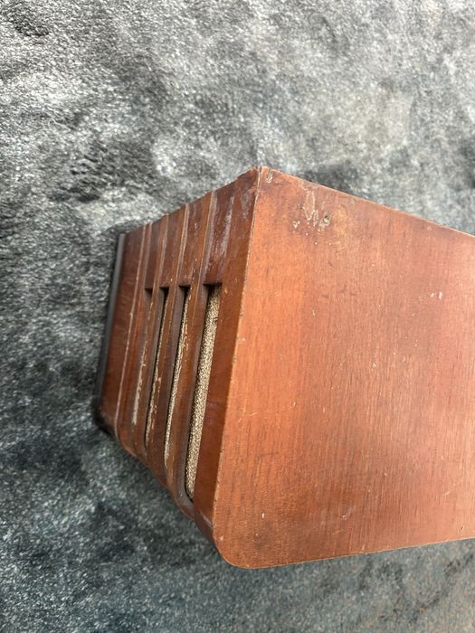 Rádio antigo Philips “jura” -