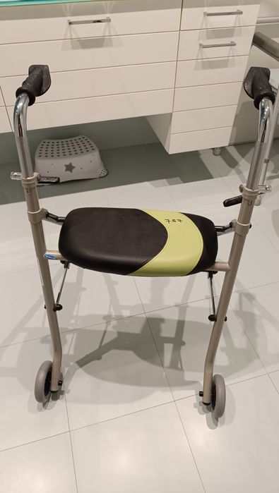 Andarilho com duas rodas