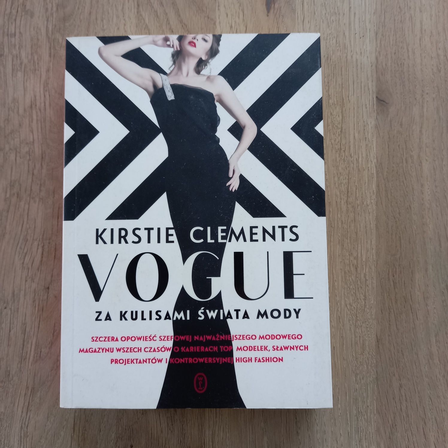 Książka pt VOGUE za kulisami świata mody Kirstie Clements