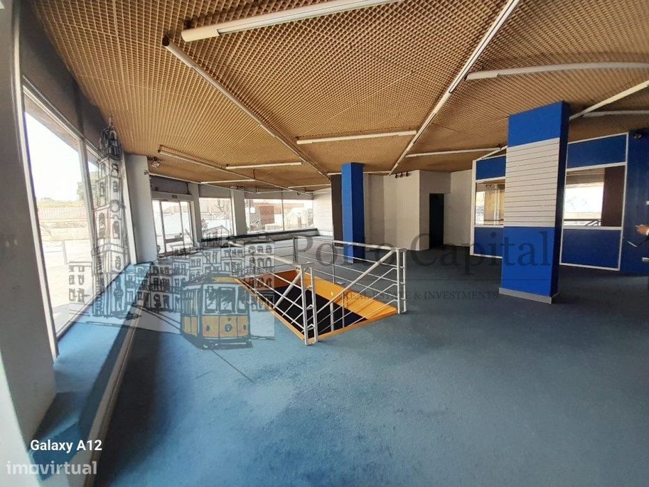 Excelente Loja Com Dois Pisos Junto Ao Marques Para Arrendamento