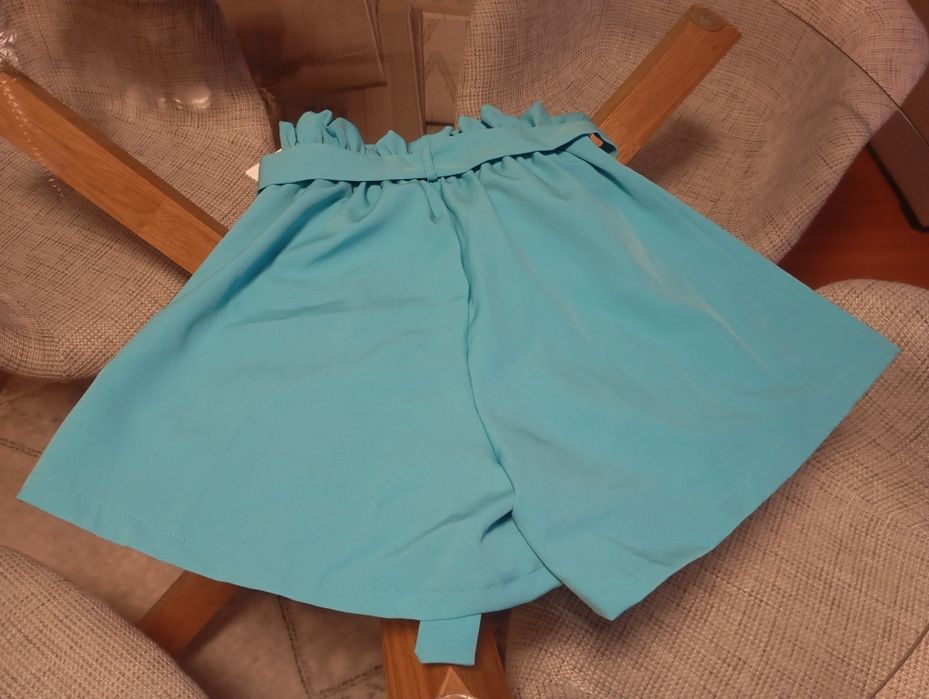 Calça Pantalona e calções de mulher novos