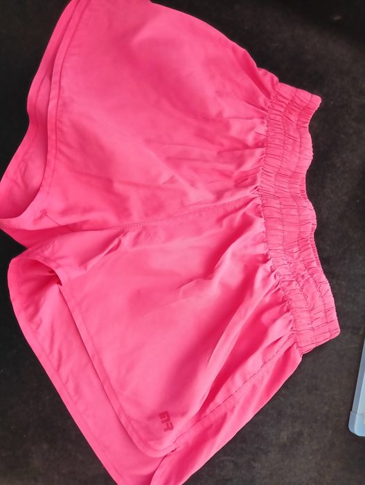 Spodenki sportowe, różowe krótkie, rozmiar M, cena 8 zł