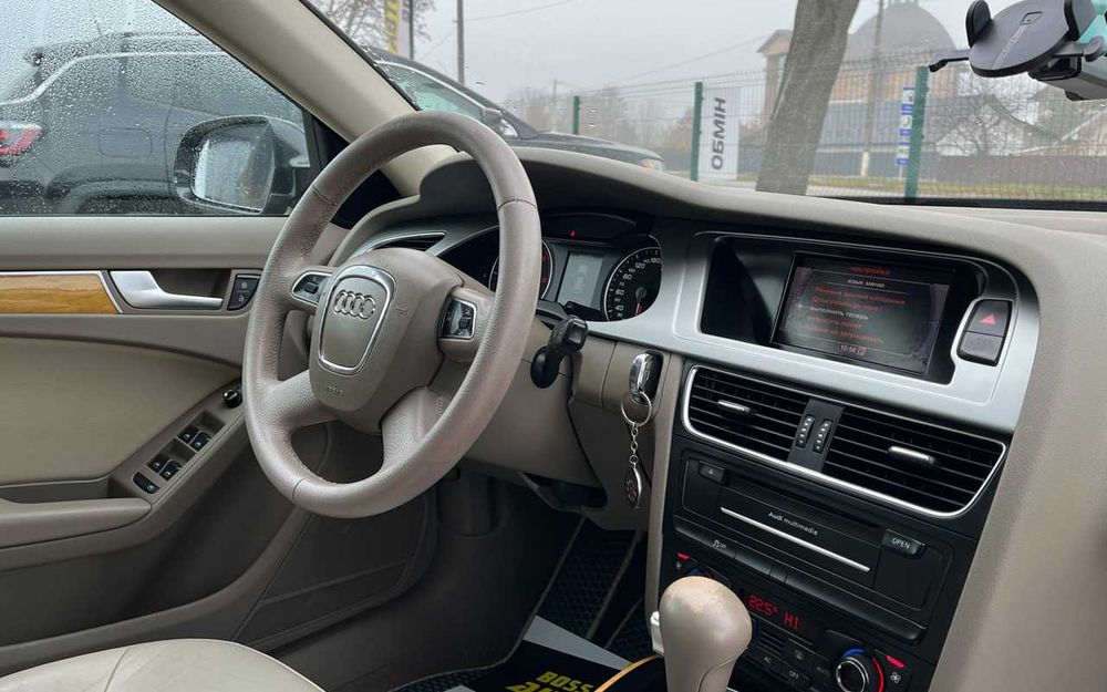 Audi A4  2010 рік