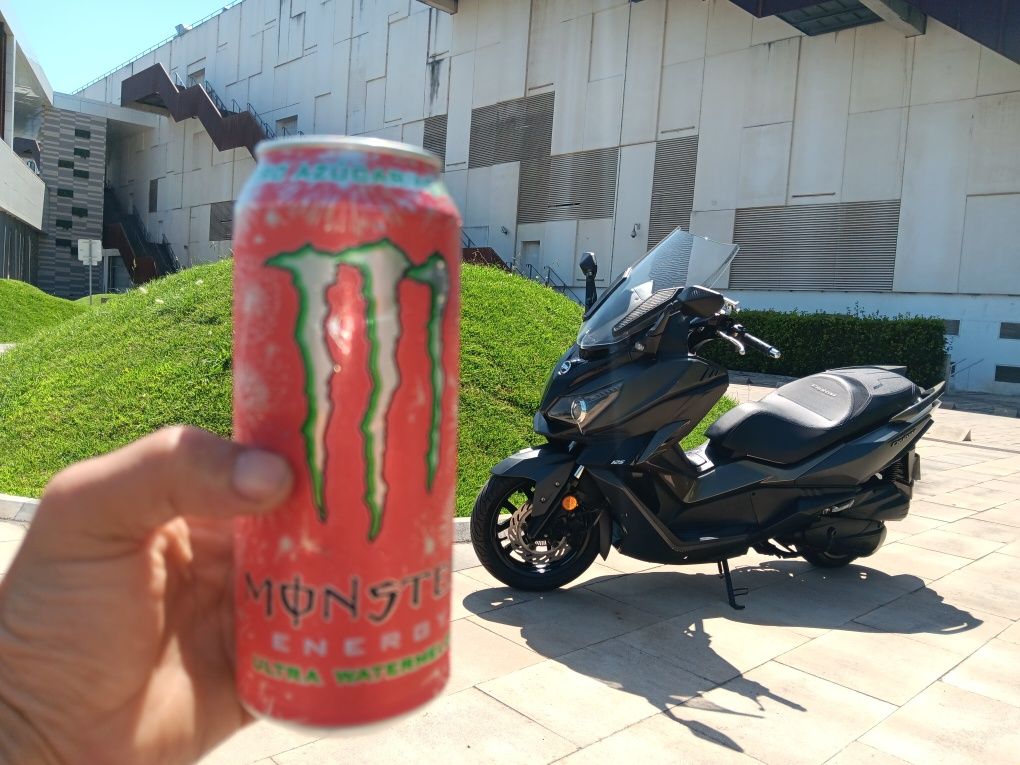 Moto cruisym125 scooter