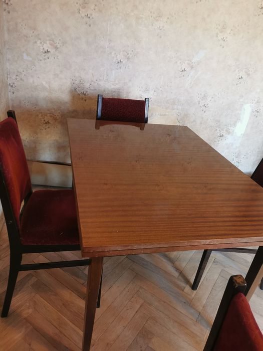 Stół do jadalni i 4 krzesła z czasów PRL