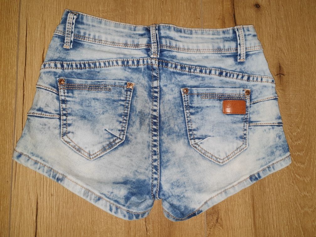 Krótkie spodenki z przetarciami jeans Miss RJ roz. 36/XS