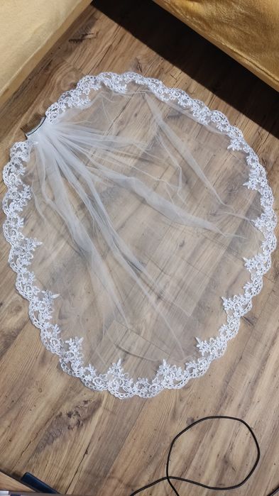 Biały jednowarstwowy welon