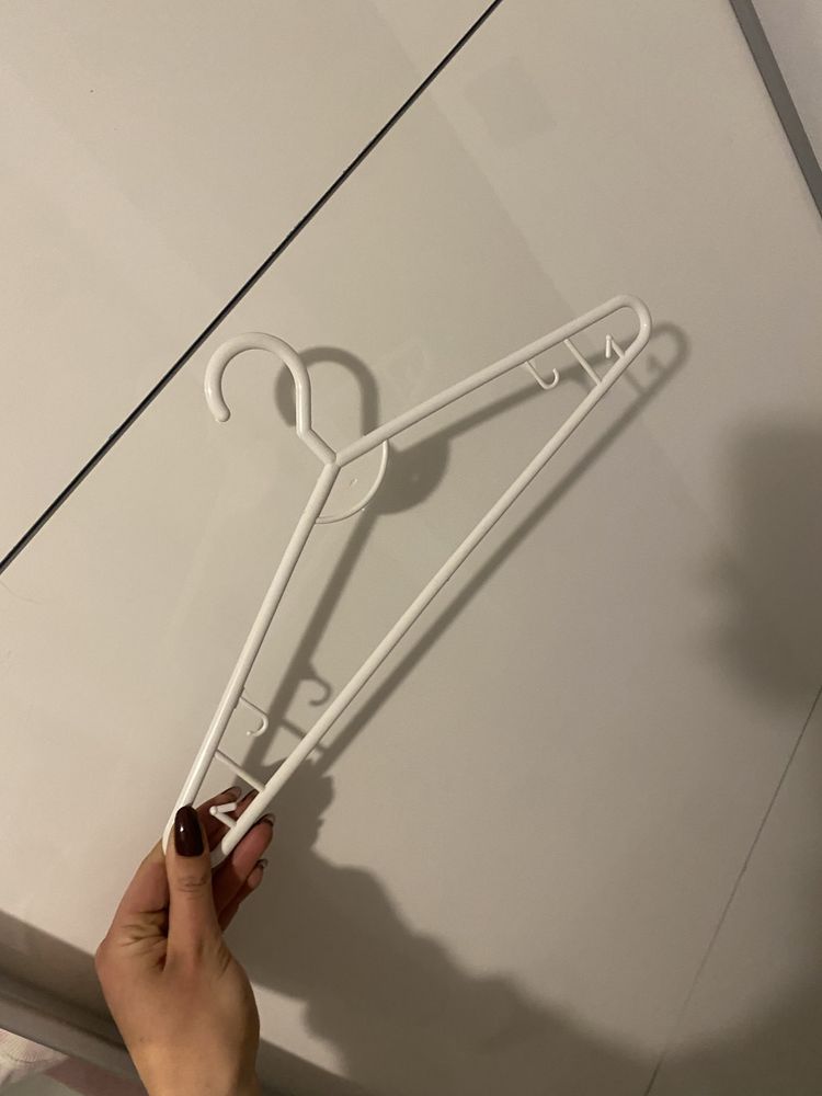 Wieszaki biale na ubrania duze 40 cm