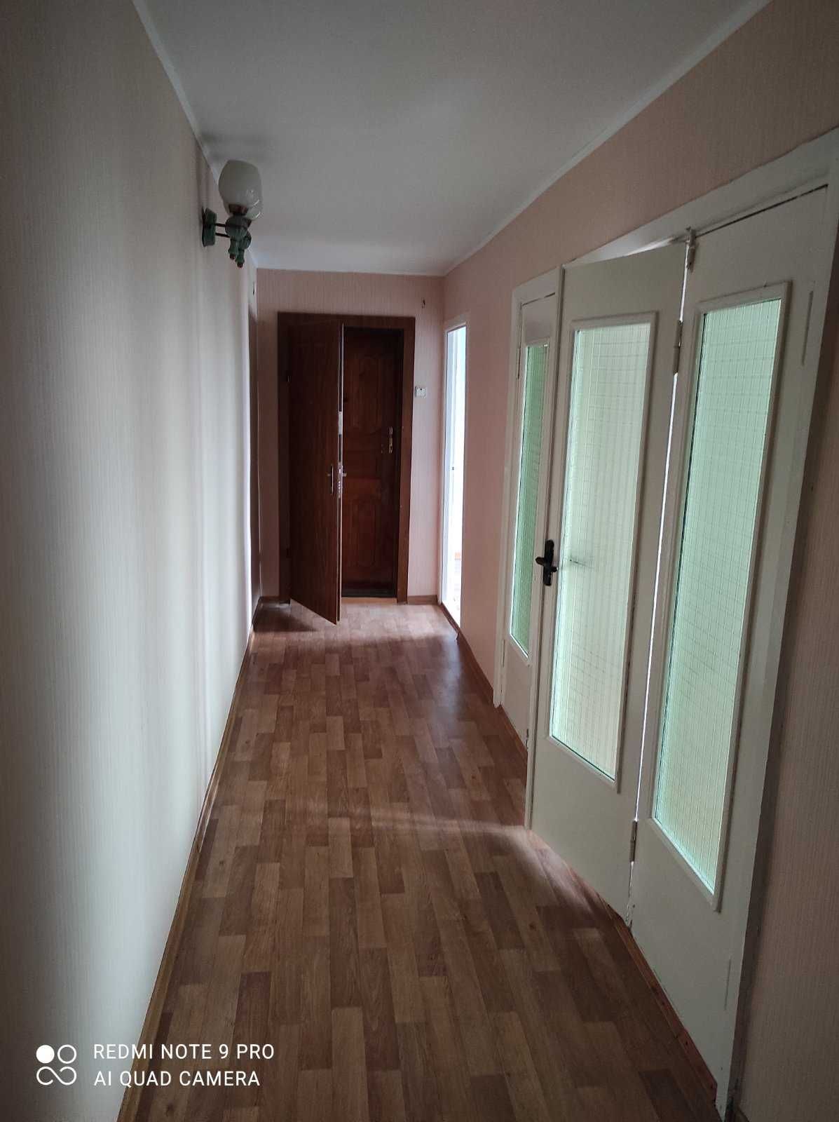 Продається трьохкімнатна квартира