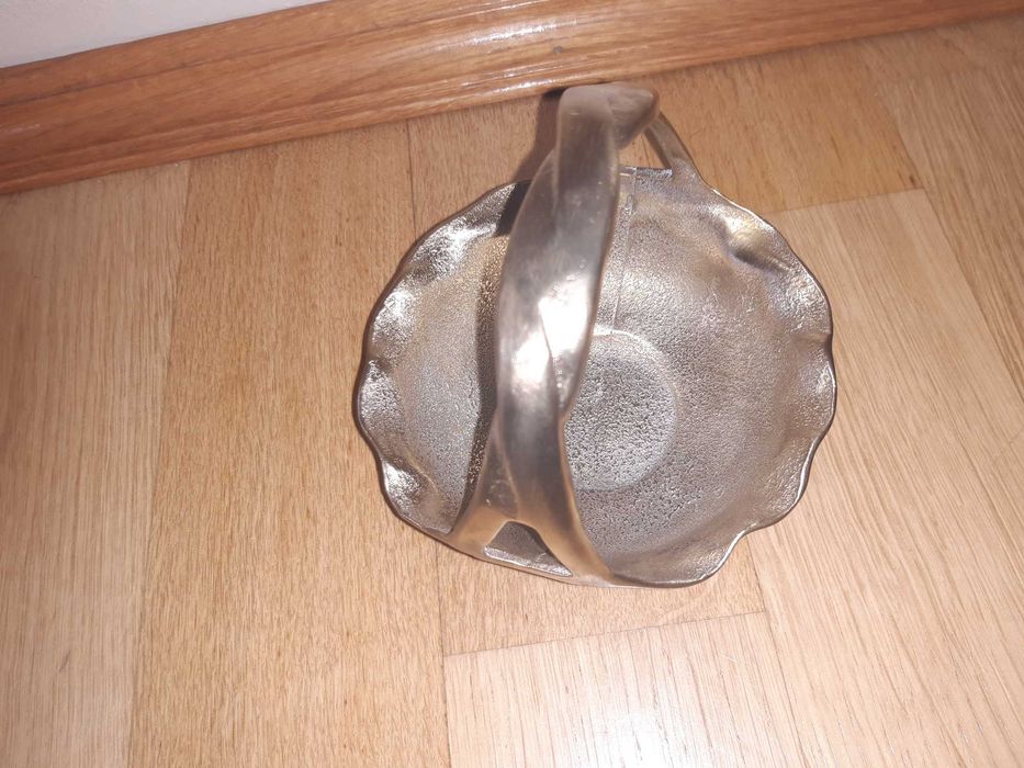 Stary koszyczek, owocarka wykonany ze starego mosiądzu