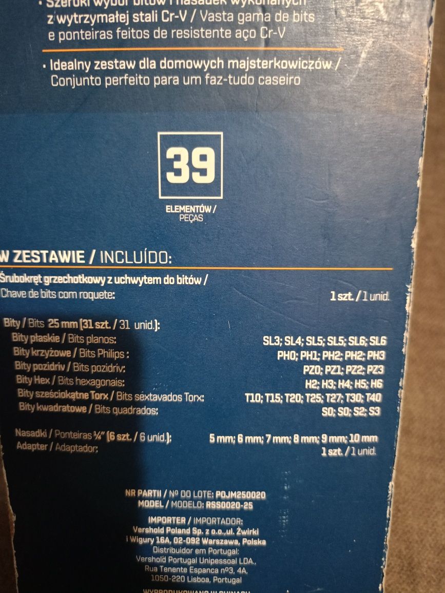 Wkrętak z grzechotką zestawem bitow i nasadek