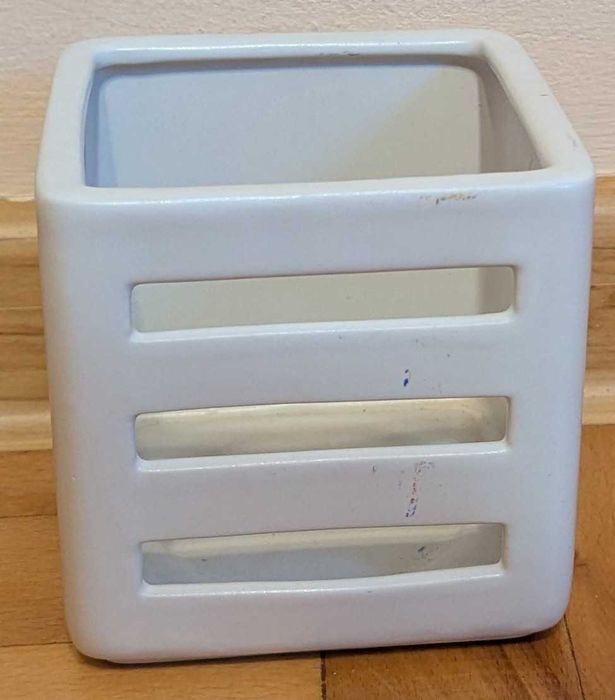 Biały, ceramiczny świecznik IKEA
