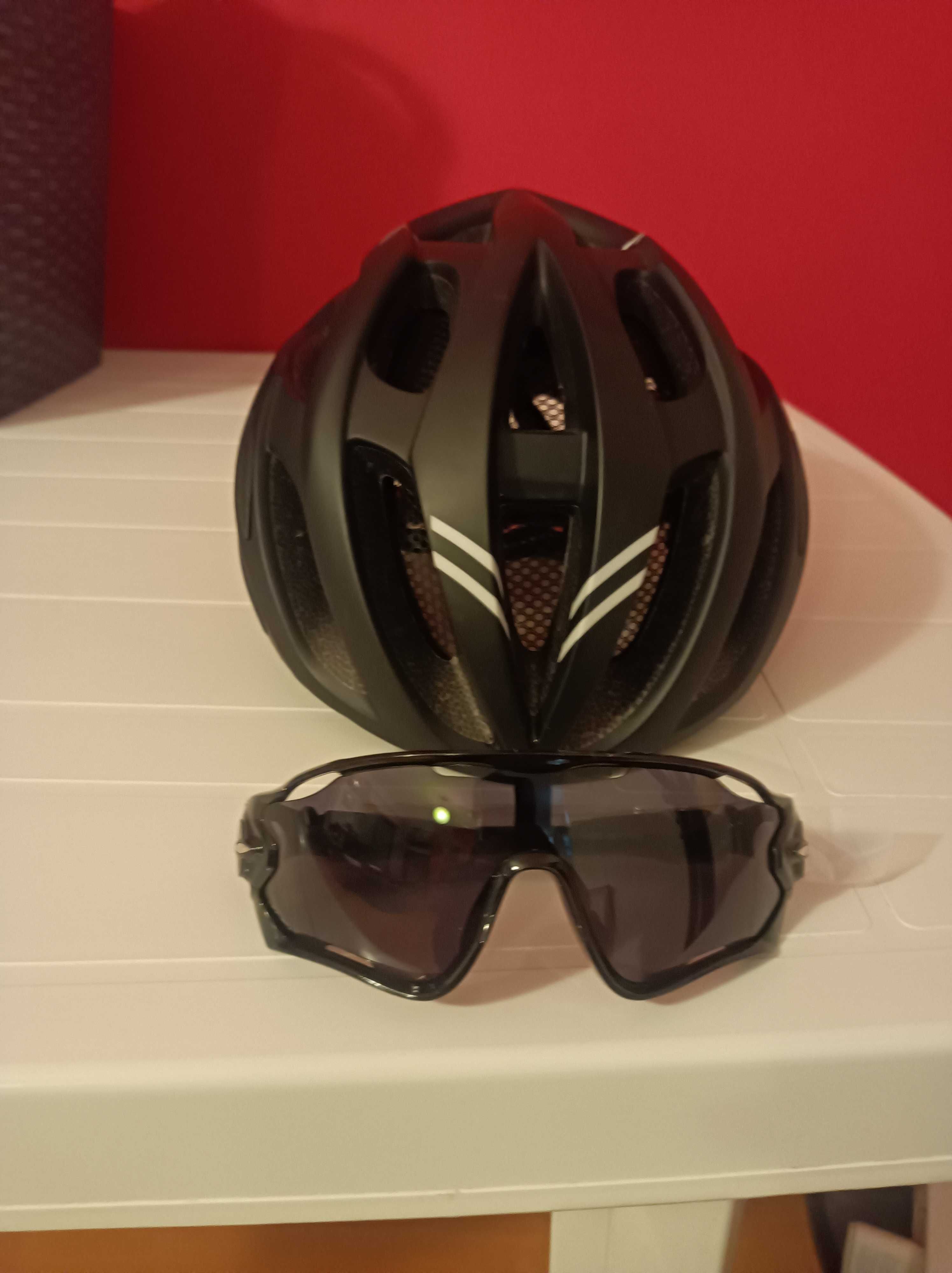 Capacete de bicicleta com óculos