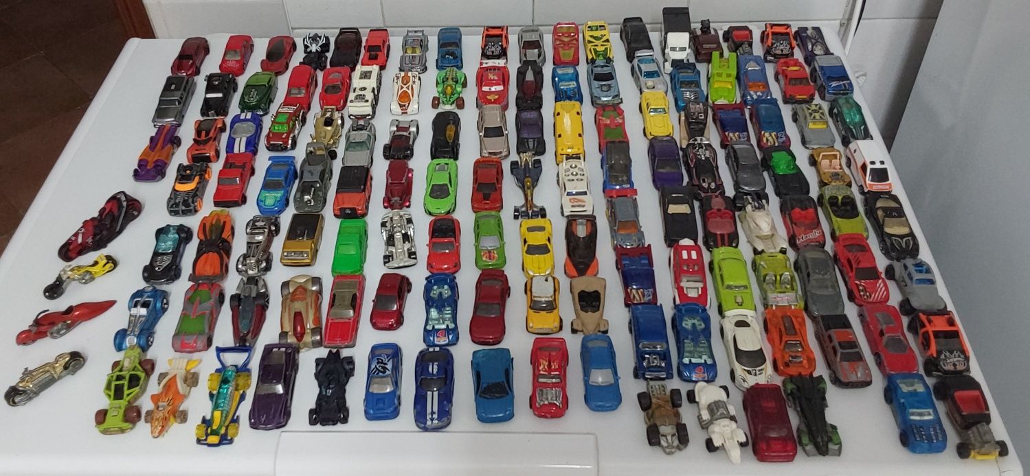 CARROS E MOTAS COLEÇÃO MINIATURAS.Casa,Criança,Colecionar,Sala,Quarto.