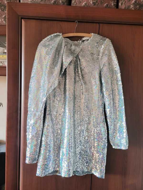 Srebrna holograficzna cekinowa sukienka Zara cekiny M