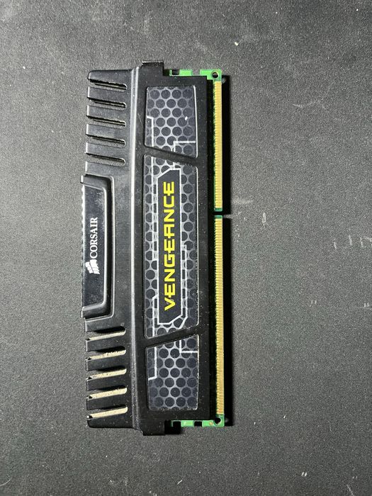 оперативна пам'ять ddr3 8/4GB