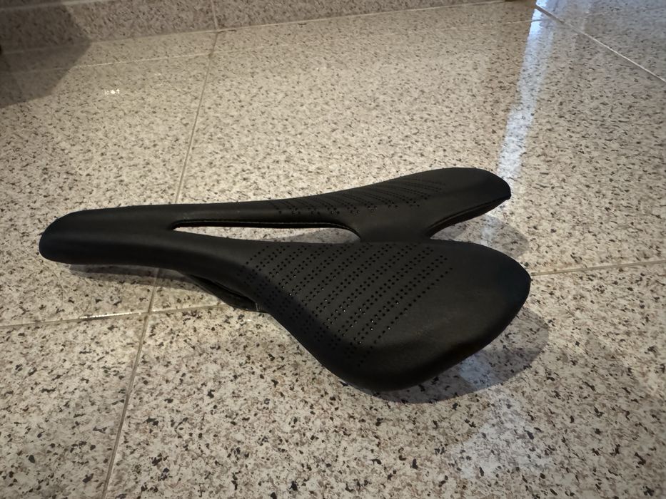 Selim para bicicleta em Carbono