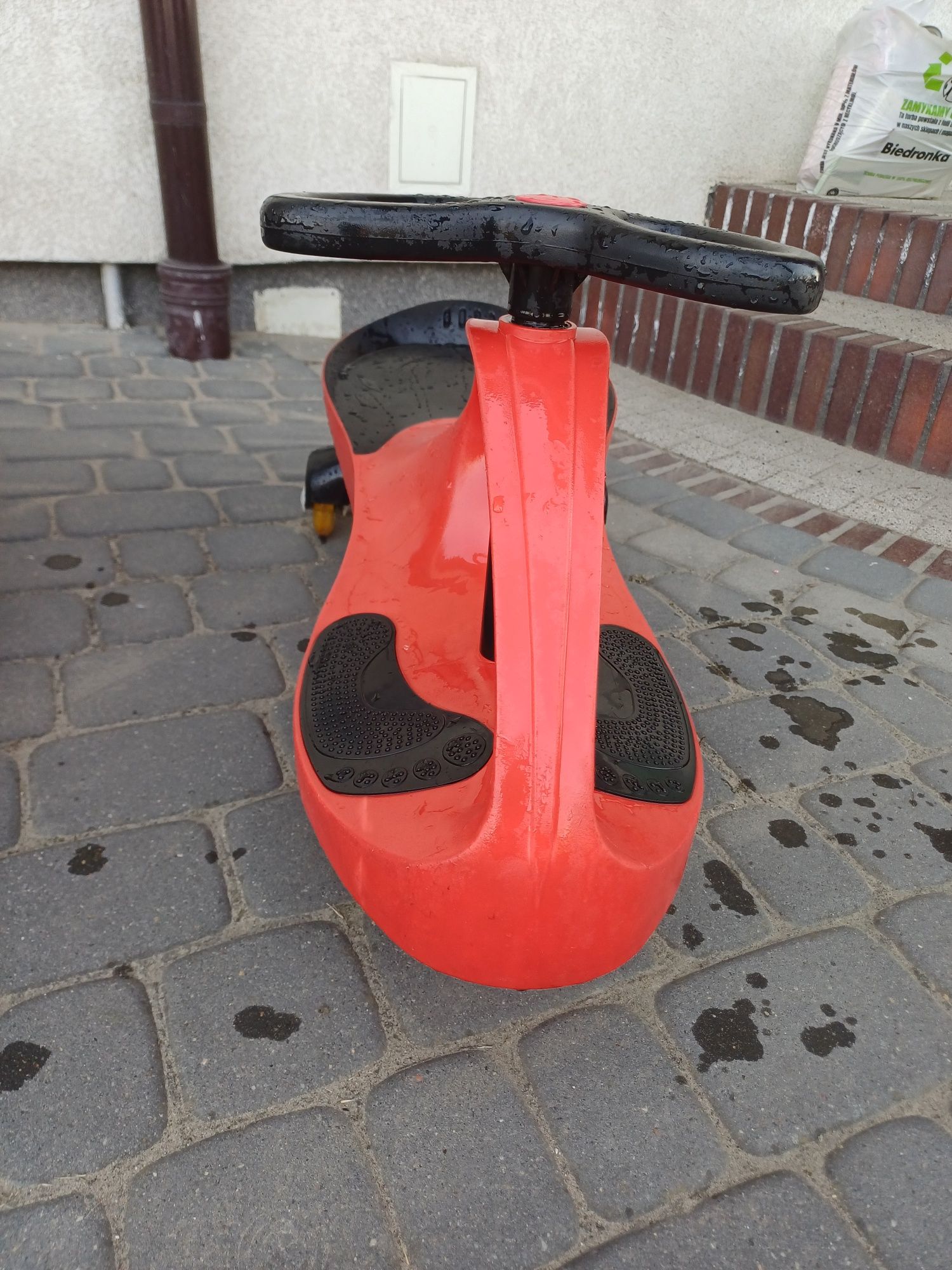 Jeździk grawitacyjny pojazd dziecięcy twist car